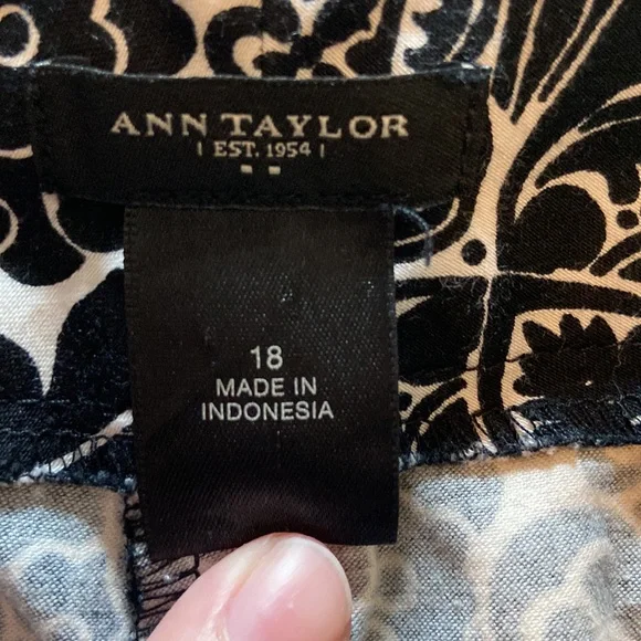 Ann Taylor black and white patterned slacks in women’s size 18 - Picture 7 of 8
